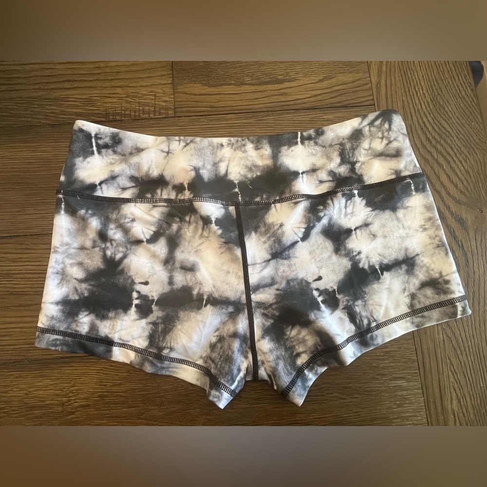 Belle and Bell booty shorts Size L
